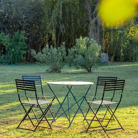 Montjoia Acomodação com café da manhã LʼIsle-sur-la-Sorgue Exterior foto