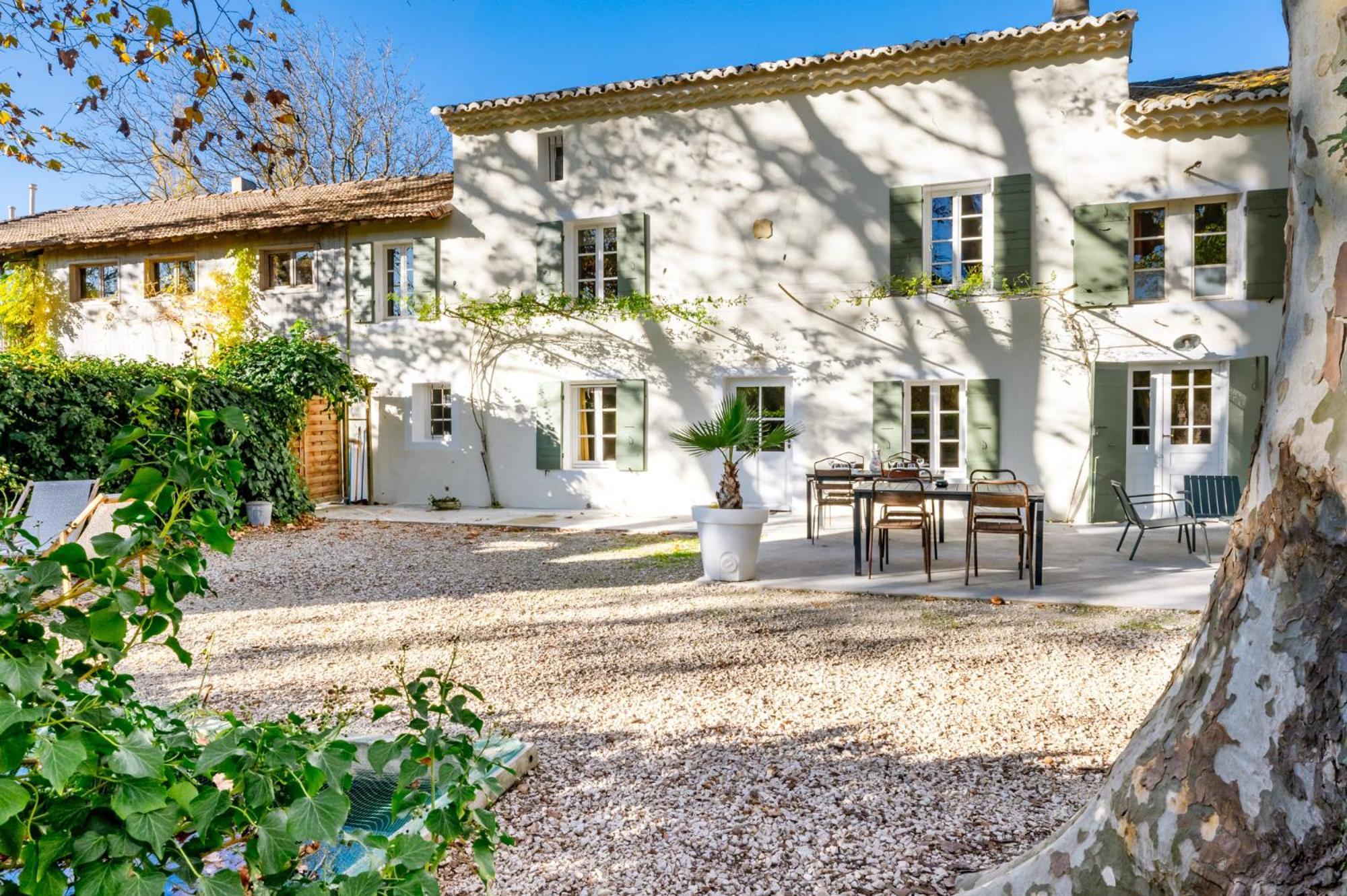 Montjoia Acomodação com café da manhã LʼIsle-sur-la-Sorgue Exterior foto