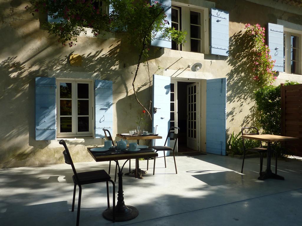 Montjoia Acomodação com café da manhã LʼIsle-sur-la-Sorgue Exterior foto