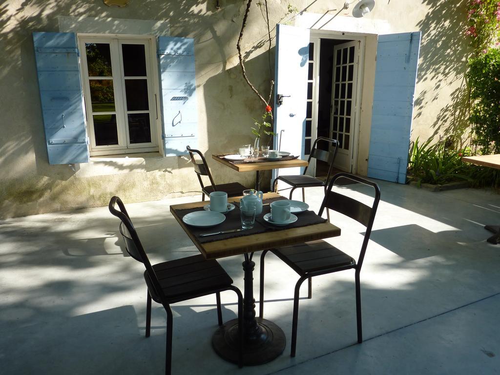 Montjoia Acomodação com café da manhã LʼIsle-sur-la-Sorgue Exterior foto